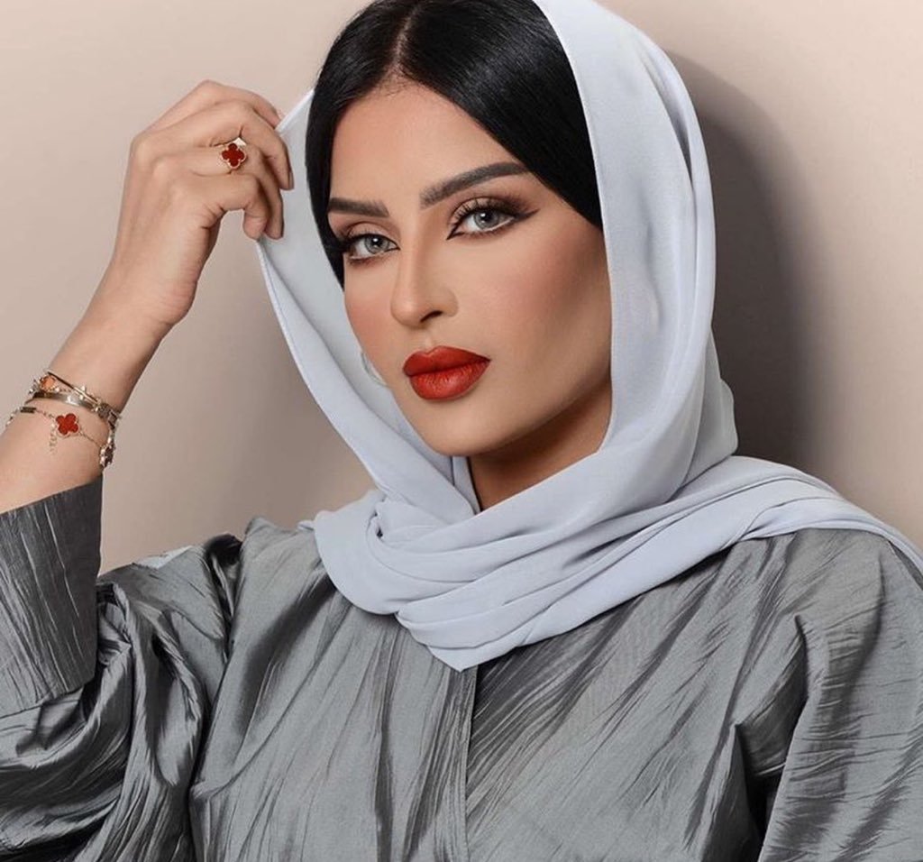 aabww0's tweet photo. بدور البراهيم:

"مافي آية بالقرآن تثبت إن لازم الوحدة تتنقب!"

هذي وش تسمونها؟ لين تتكلم بهذا الشكل؟؟ 🤦🏻‍♀️🤦🏻‍♀️🤦🏻‍♀️ https://t.co/ACZXBoYyDn
