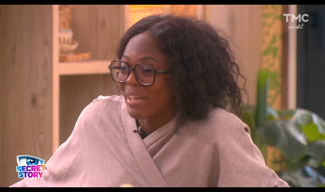 NewsTVReal's tweet photo. Plus rien de va pour Paola qui s'est mise Greta sa plus proche amie à dos, et Kurtis qui lui assure qu'il va la mettre dans le sas pour la faire sortir avant la finale. #SecretStory https://t.co/QN8vkcmHk7