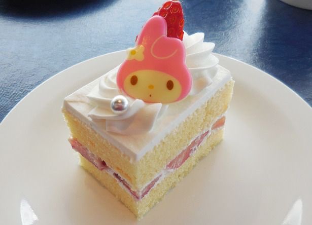 sakurafraise's tweet photo. my melo strawberry sweets are literally me https://t.co/CYgaG3TvjK