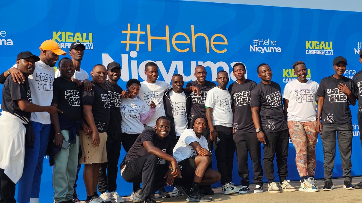 Kgl_Yvolunteers's tweet photo. 📌Youth volunteers, together with various institutions including the @Rwandapolice in the @CityofKigali, took part this Sunday in the community sports event known as #CarFreeDay, which is held twice a month in #KigaliYacu.

✍️Different messages were delivered, with a strong emphasis on the importance of exercising to maintain good health. On the occasion,the Vice Mayor of the City of Kigali in charge of Economic Development and Social Affairs, @Urujeni1,said:

✍️"Since good health also depends on the beverages we consume, all of us participating in today's exercise raised our voices to reject illicit alcohol and other substandard drinks."
Together,we say: #HeheNicyuma we stay sober✊️. #SoberGhee #SoberChou @RwandaLocalGov @RwandaHealth @KubanaRichard @RNPSpokesperson @JackyUrujeni @ualexia