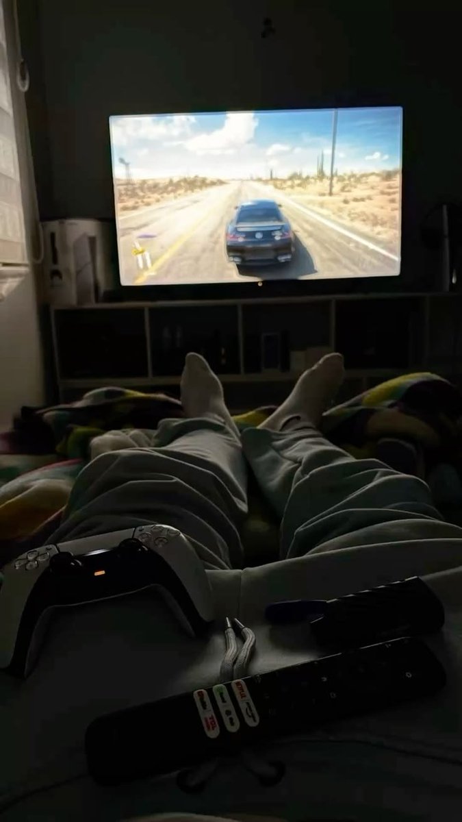 Northingveil's tweet photo. I'll probably go to sleep like this. https://t.co/7Q2JccjOGd