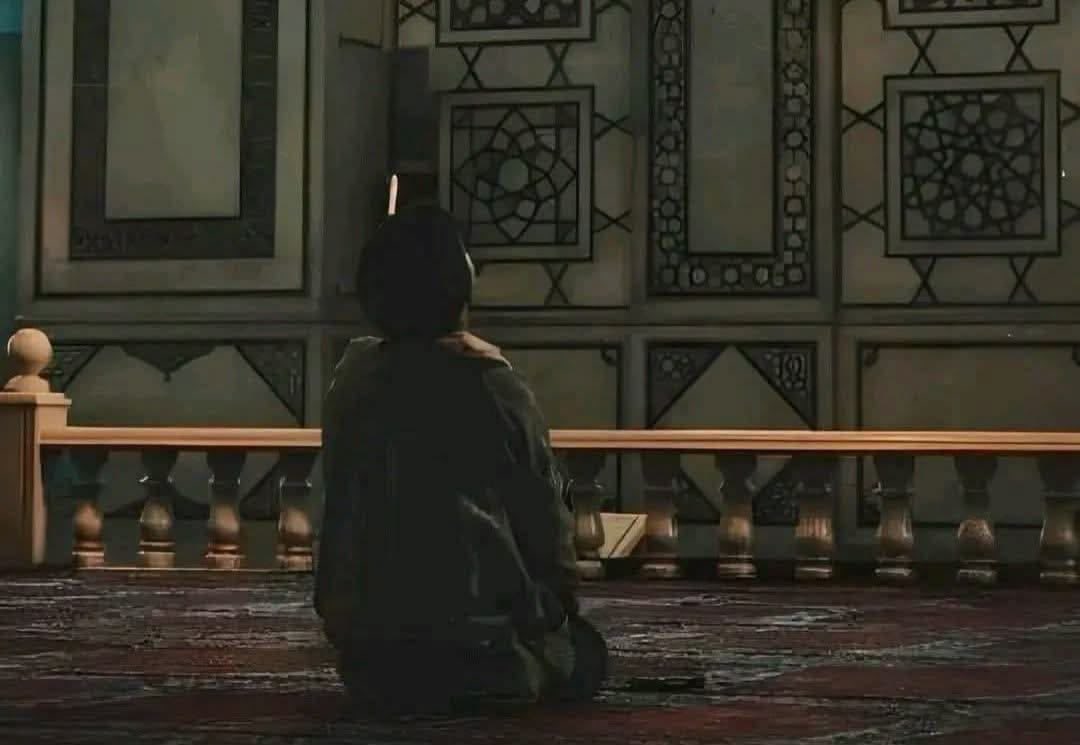 iiwqar's tweet photo. قال الأصمعي:
سمعت أعرابيآ يتضرع إلى الله..
بكلمات فاقت عيون البلاغة وأتمت جواهر الحكمة 
سمعته يقول:
كفى بي عزآ أن أكون لك عبدآ 
 وكفى بي فخرآ أن تكون لي ربآ
أنت كما أحب فجعلني كما تحب .

صَدَق الأصمعي في وصفه..🤎 https://t.co/c0fdDZ7n0R