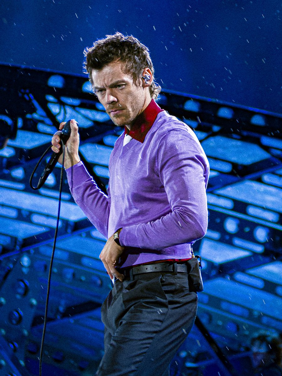 mateorojasj's tweet photo. HARRY STYLES NOCHE 5 con todo y lluvia https://t.co/HmkVAGCDB1