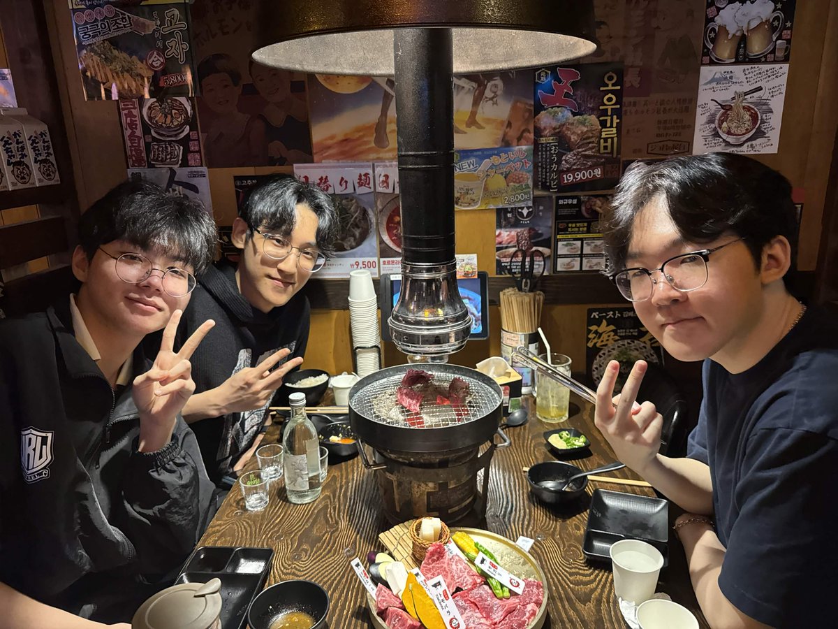 VARREL_VALORANT's tweet photo. 勝利を祝って、チームディナー！🍽️🔥

#ALLVARREL #VCTPacific https://t.co/1l76d5rZRV