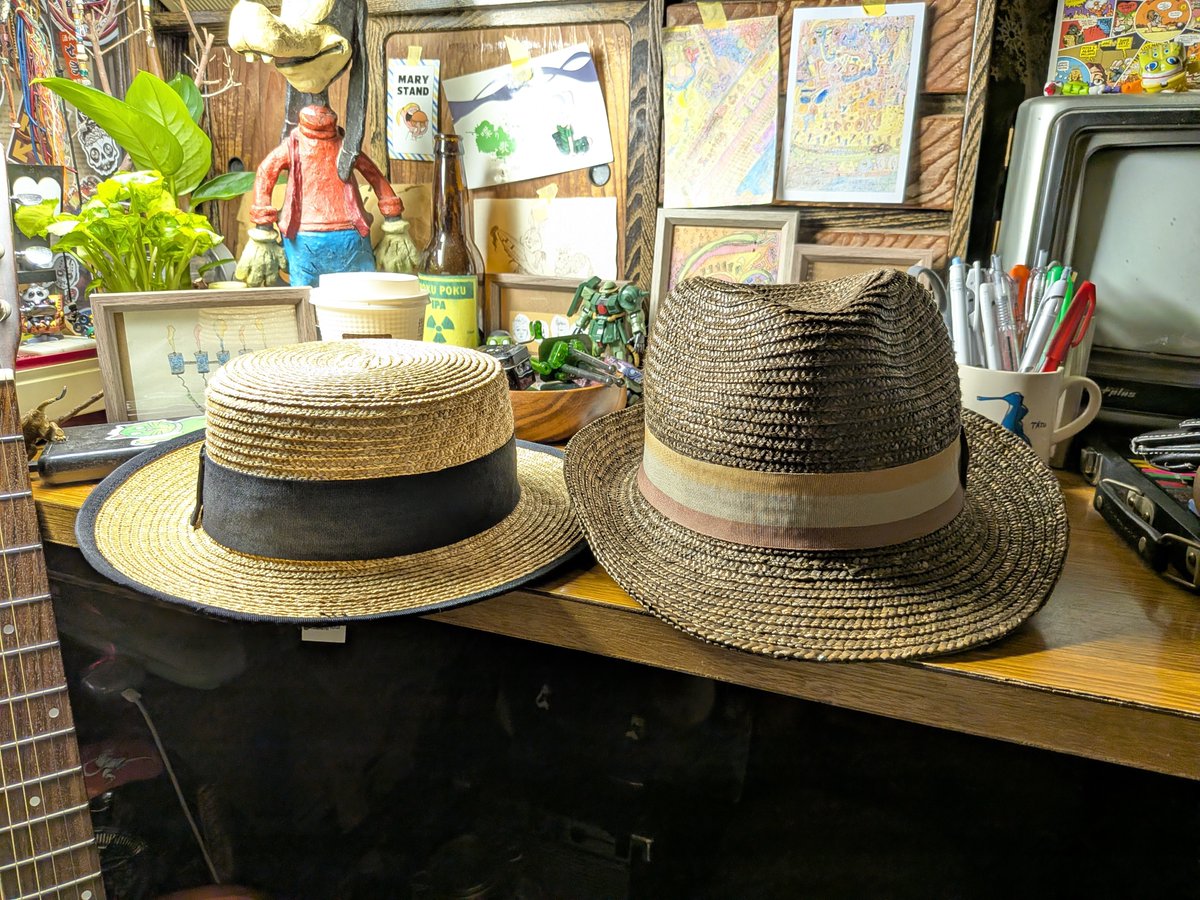 heheherecords's tweet photo. ギターのシールドを買いに行ったつもりが帽子をふたつ買って帰ってきてた。合計800円。伊達に古着屋で働いてねぇいぜい。 https://t.co/DRNnZH97a3