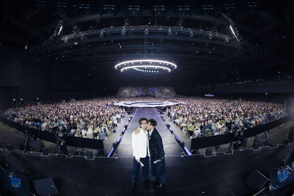 GMMTV's tweet photo. สัญญาว่าจะรักเธอไม่เปลี่ยนใจ
ตั้งแต่นาทีนี้จนวันสุดท้าย ✨🌞🌛 #JuniorMarkConcertD3

จบลงไปแล้วกับทริป SunnyMoon เป็นทริปที่ได้เดินทางพร้อมกับทุกคนที่มีความสุขและพิเศษมากๆ ทุกอย่างที่เกิดขึ้นในทริปนี้พวกเราจะเก็บไว้เป็นความทรงจำที่ดีที่สุดตลอดไป ขอบคุณทุกคนที่เชื่อใจและออกเดินทางมากับพวกเราจูเนียร์มาร์ค ถึงทริปนี้จะจบลงแต่ความรักที่เรามีให้กันจะยังคงอยู่ตลอดไป

สำหรับวันนี้ กลับบ้านดีๆ ฝันดีราตรีสวัสดิ์ครับแขกผู้ร่วมทริปทุกคน 💍✨💕

I promise I'll love you and never change my mind —
From this moment on until the very end of time

The SunnyMoon trip has come to an end. It was such a happy and special journey to share with everyone. We’ll hold onto everything that happened on this trip as our best memories forever. Thank you all for trusting us and traveling with us, Junior-Mark. Even though this trip is over, the love we share will last forever.

For tonight, get home safe, sweet dreams, and good night to all our fellow travelers. 💍✨💕

JUNIOR MARK SunnyMoon CONCERT 🧳🚐 
📌 Buy Rerun Tickets 👉 https://t.co/K4iveYVA7g 

#JuniorMarkConcert 
#GMMTV