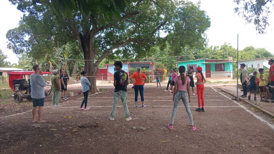 MarislayR48439's tweet photo. La comunidad el manguito se prepara para los juegos recreativos  comunitarios que se realizará al finalizar el  Verano Con Mi Gente municipio Ciro Redondo 
#InderCavFidelVive https://t.co/m8lafEcPmg