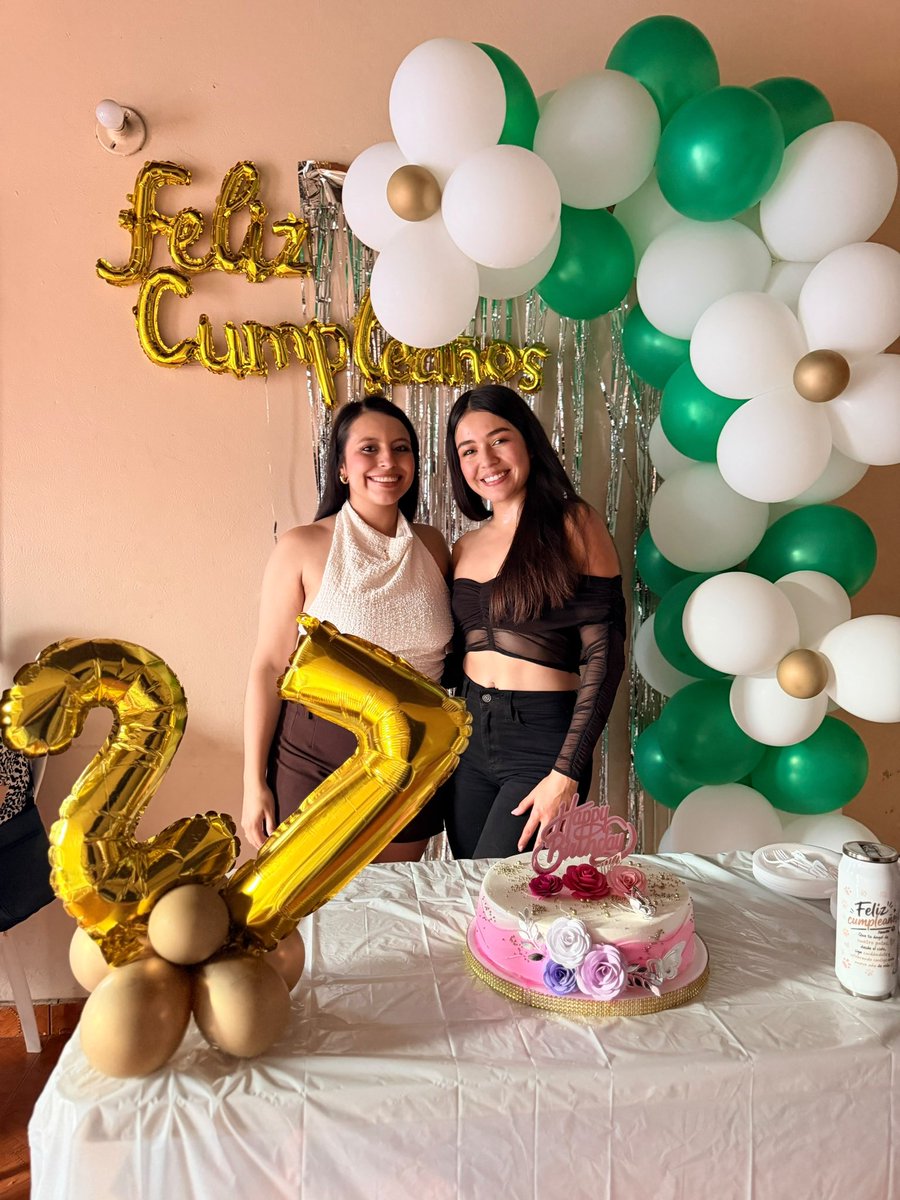 paolin1999's tweet photo. pumpleaños de mi bb https://t.co/3UUAQSx6tg