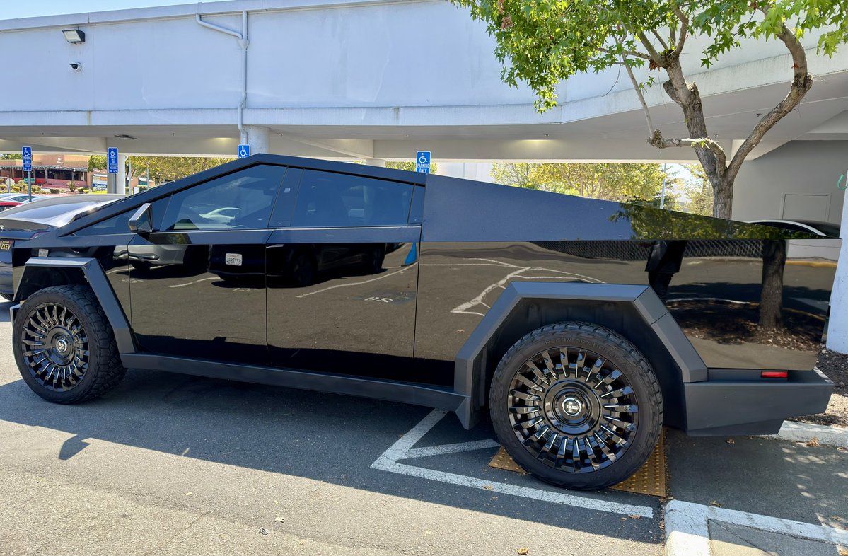 JR_TeslaX's tweet photo. Gloss black Cybertruck on 24s  📐 https://t.co/rmqFEqFP7p