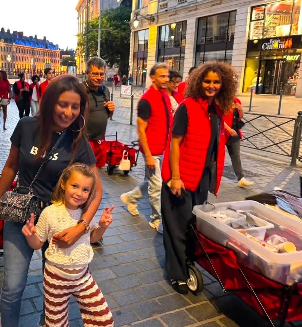 BouananiKalid's tweet photo. 🤝 La solidarité commence parfois par un geste tout simple,prendre le temps de s’arrêter.

Un repas, une boisson, quelques mots et surtout une présence auprès de nos amis de la rue. ❤️

#Maraude #Solidarité #SansAbri #Entraide #Lille

❤️ Cœur Étoilé 🌟
👉 https://t.co/G1MCJpSsT7 https://t.co/q9gEfpN4Fh