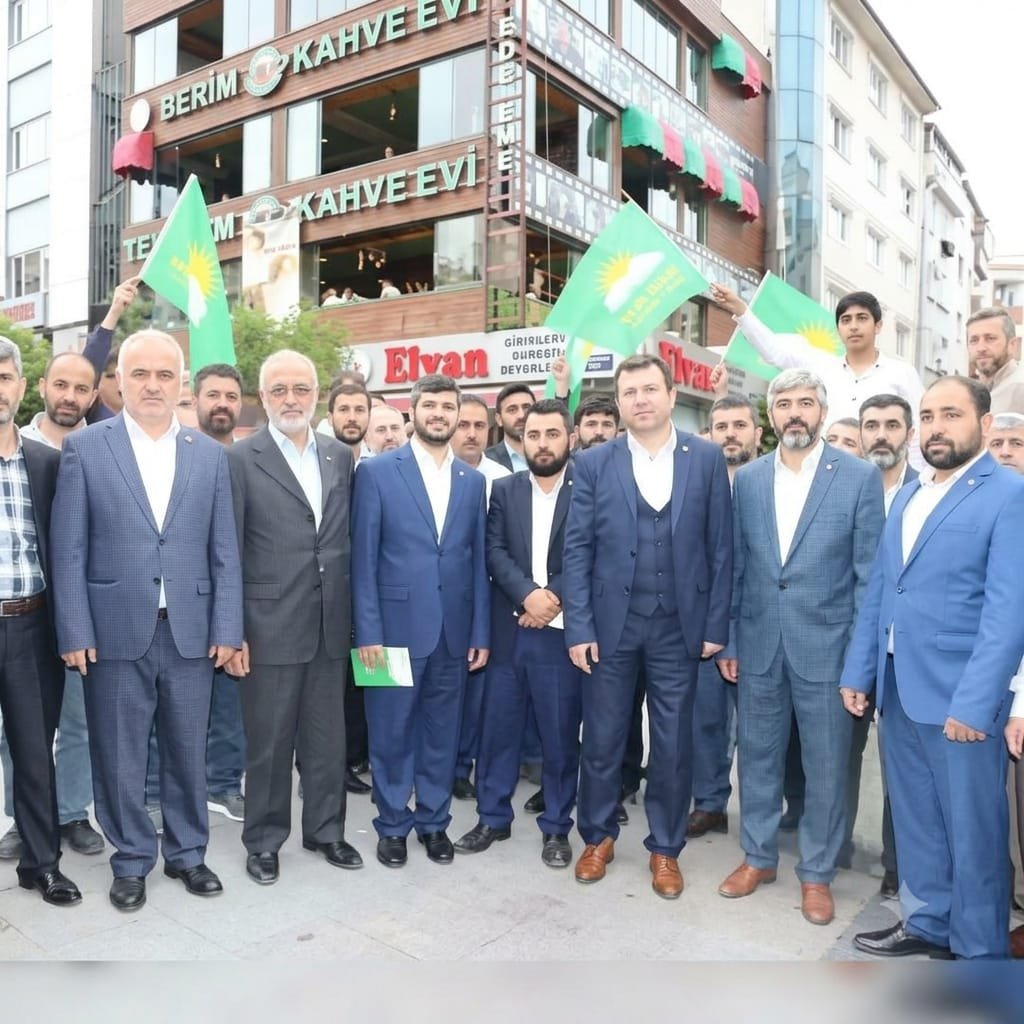 naifdamar's tweet photo. Samimi duruşu, birleştirici dili ve adaletten şaşmayan çizgisiyle örnek bir şahsiyet olan Merhum Genel Başkan Yardımcımız Mehmet Yavuz Başkanımızı ebediyete irtihalinin yıl dönümünde rahmet ve minnetle anıyoruz.
​Bıraktığı vakur duruş daima rehberimiz olacaktır. https://t.co/52VWV8Hvm5