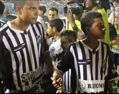RodrygoGoes's tweet photo. Feliz dia dos Pais 🤍 https://t.co/cVsaGtY0dt