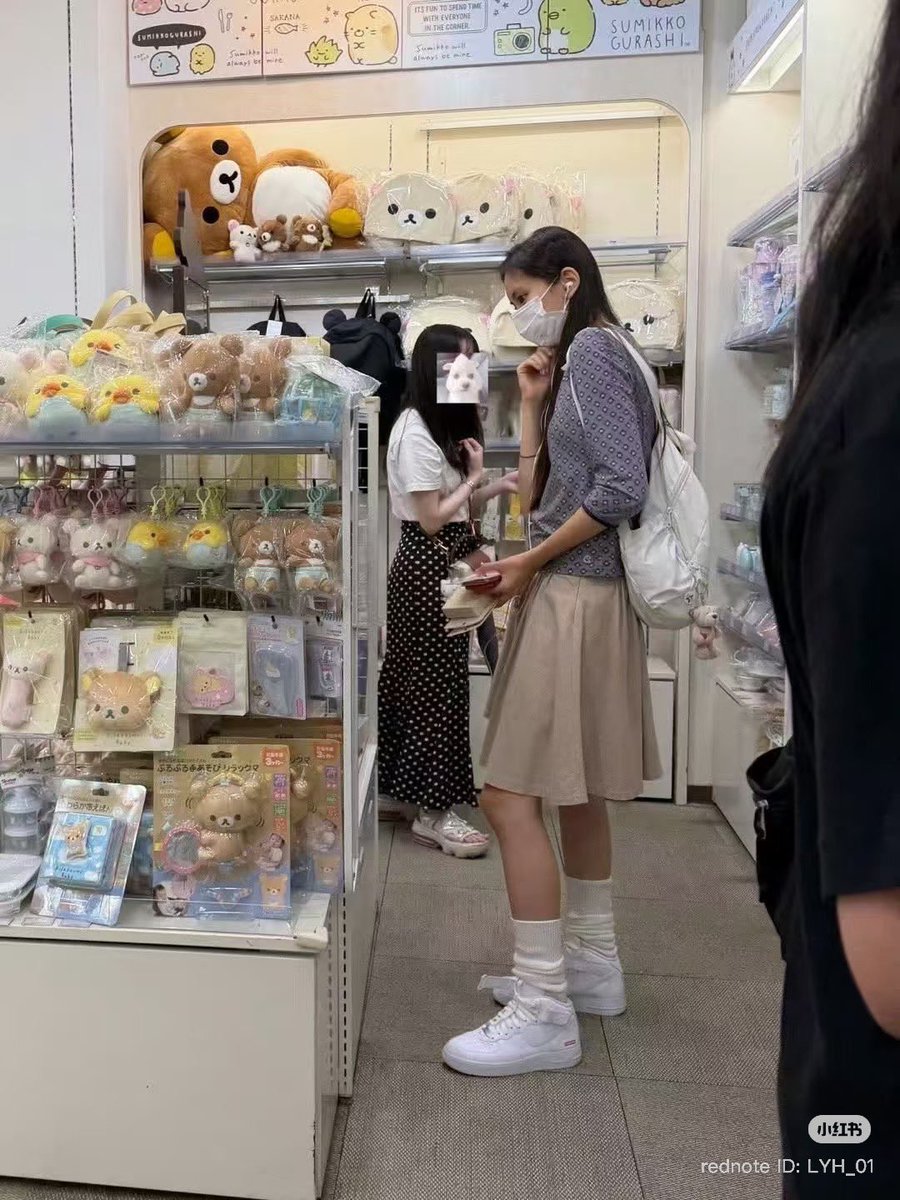 hyeudini's tweet photo. Hyein and Danielle spotted in Japan 🥹🤍 https://t.co/ZHXnK1IMrJ