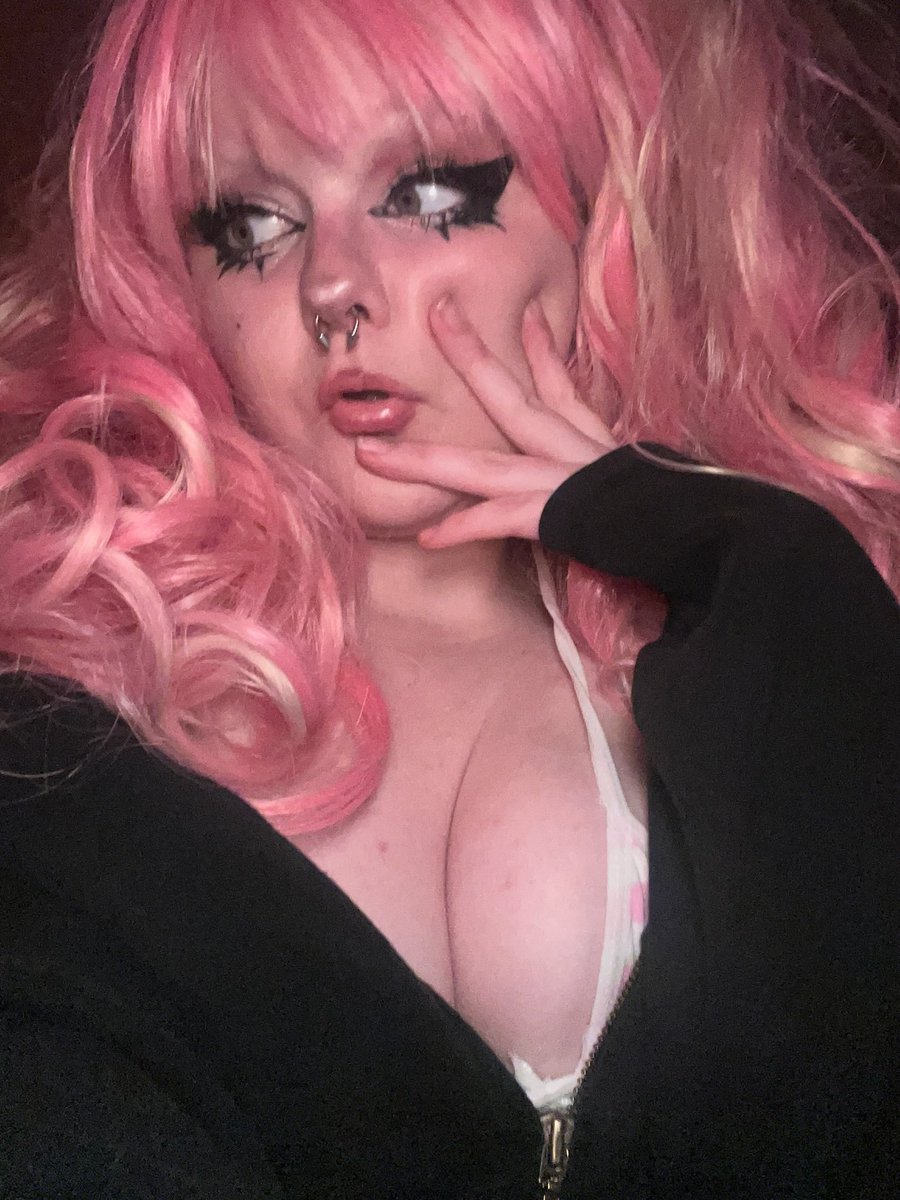 sucubistic's tweet photo. Add me on snap. Selling all day
#slut #selling #nsfw #nsfwtwtًً  #horny #snapchat https://t.co/qpPp2QzLxQ