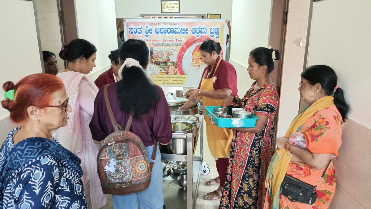 AshramBlr's tweet photo. Inspired by the teachings of Sant Shri Asharamji Bapu, #Ashram #Trust in #Bengaluru continued its tradition of selfless service with a free meal distribution drive at Matruchhaya, an old-age home, on July 28th, 2026.
🙏 #FreeMealDistribution

🌐Glimpses: https://t.co/uFJPUipqV6 https://t.co/YVreXhadUh