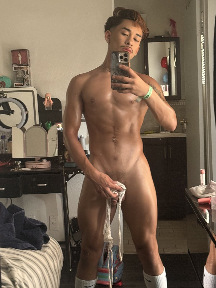 Santiii003's tweet photo. Splash house day 2🥥🤍 https://t.co/IbzXisILun