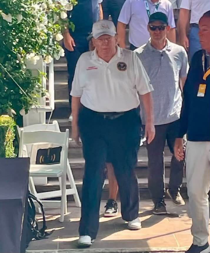 Scarletkoito333's tweet photo. Is it me or is he getting chubbier every day?

Clown needs to stop with the McDonald’s. https://t.co/774i3hYKIX