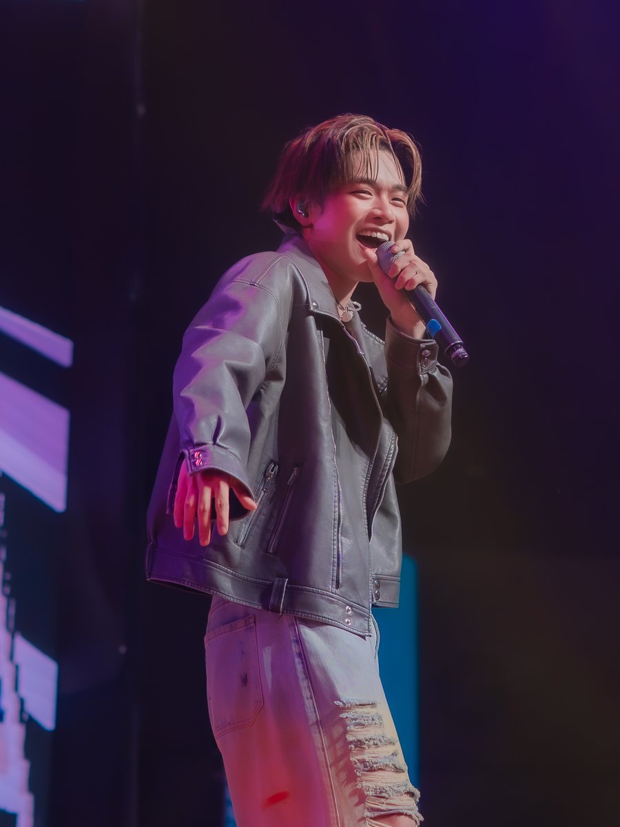 AJAAofc's tweet photo. 👾 [SIDE QUEST: JC] CLASSIC ROCK POWER-UP! 🕹️

JC took the stage for his solo side quest and brought pure, electric nostalgia  🎸

Delivering a legendary double-header of Eraserheads classics, he had the entire Skydone chanting along to every single word of Huwag kang Matakot and Kisapmata.

Game Start: The First Concert
🗓️: August 9, 2026, 7PM
📍: SM City Skydome

#AJAA
#AJAAGameStart
#AJAAFirstConcert
#CornerstoneConcerts