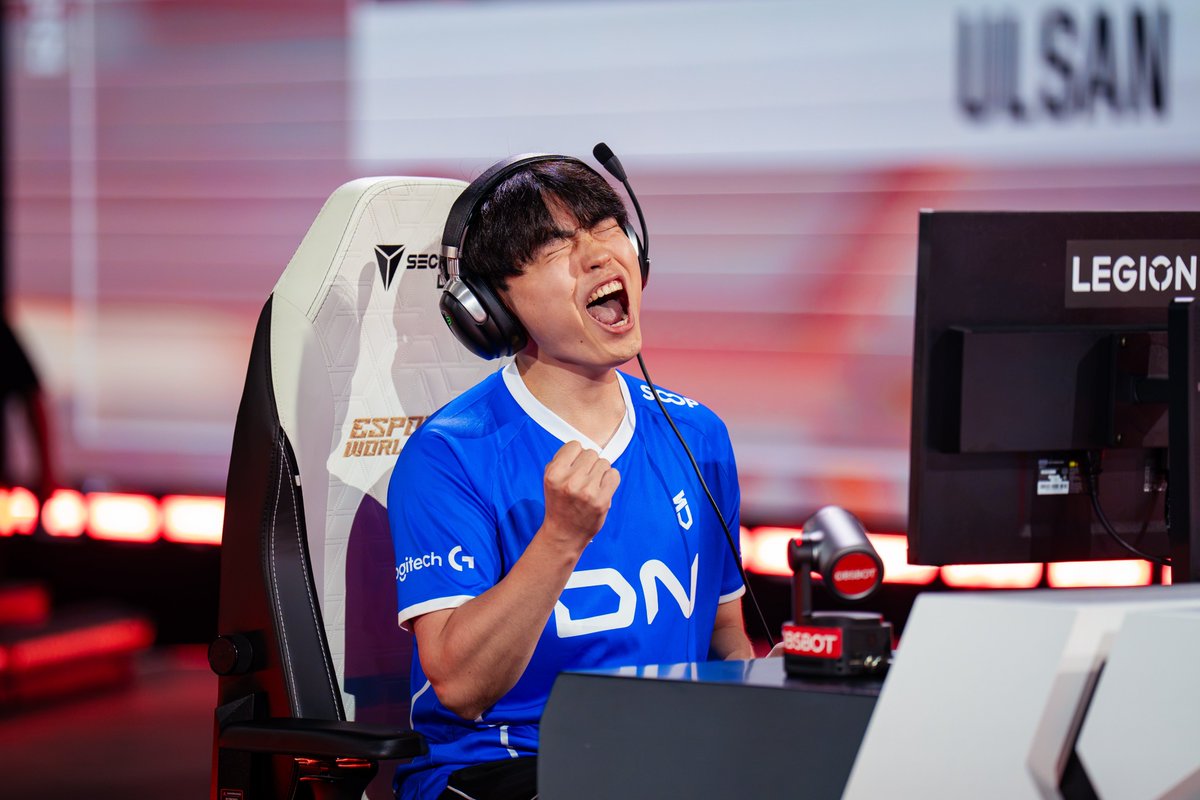 tekkenUlsan's tweet photo. Leaving Paris now. It’s quite sad couldn't make 3 peat , but I had a blast. I’ll definitely be back, much stronger than before. 
My next plan is to go Pakistan 🇵🇰👍
See you guys and much congratulations
@ZubairAbdu31256 https://t.co/2EdX0qJ8fg