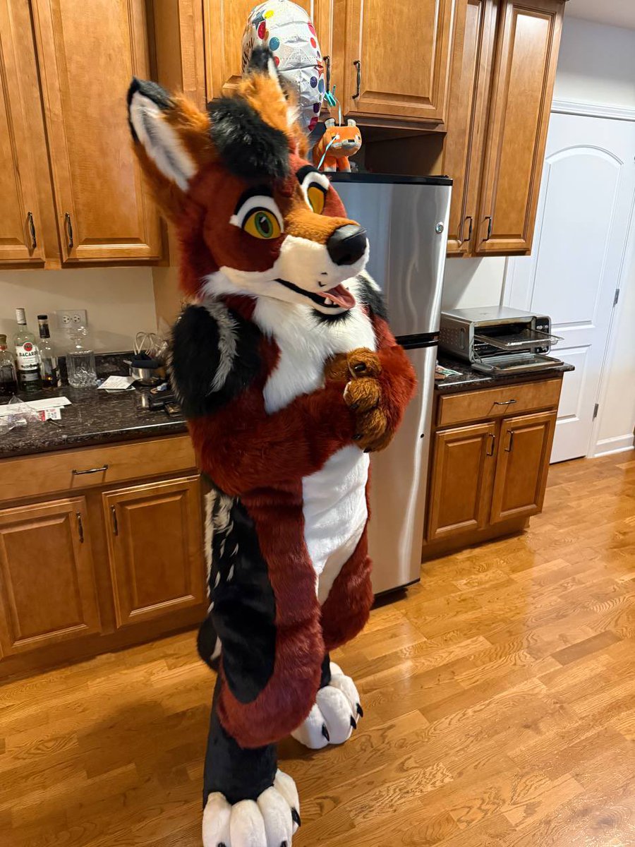 Shoot_ThePuck's tweet photo. First post in a little bit, but it finally happened! I want to thank @PrimalSuits for bringing this character to life and doing such an amazing job💚! It truly is a dream come true!! https://t.co/80MyhxNQj4