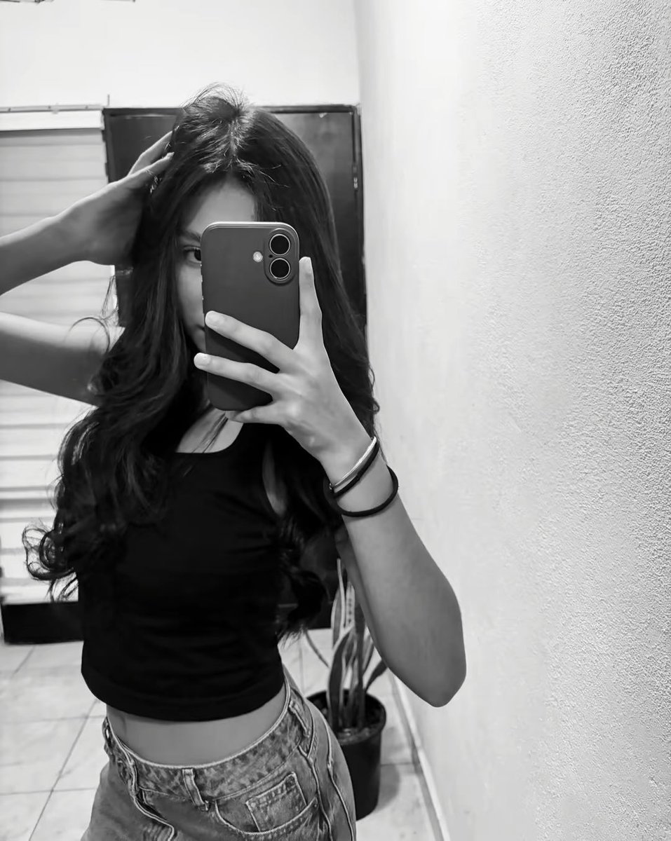 evvemz's tweet photo. ahora si me gusta ser delgada 🙂‍↕️ https://t.co/3I9Ap2r5Uw