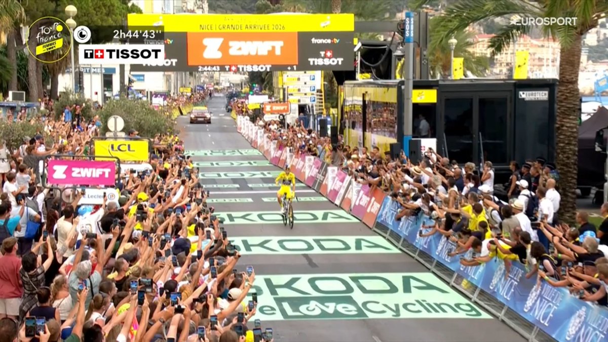 LeGruppetto's tweet photo. EN PATRONNE, DEMI VOLLERING REMPORTE SON 2E TOUR DE FRANCE ! Trois ans après son premier sacre, la Néerlandaise (29 ans) concrétise le projet de son équipe FDJ United-Suez ! Vollering repart également avec un 3e bouquet d'étape sur cette édition. #TDFF2026 https://t.co/HGHsx751JF
