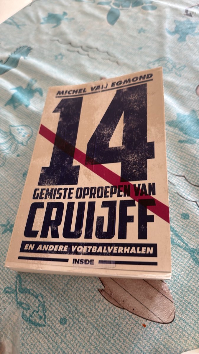 blabbertje's tweet photo. Wat een Randstedelijk georiënteerd boekje zeg… Deze journalist heeft de laatste 40 jaar voor leuke voetbalverhalen blijkbaar amper buiten Holland kunnen kijken, en al zeker niet naar Noord Brabant.
#nederlandismeerdanholland
 #michelvanegmond @VanEgmond1968 https://t.co/7MjpFqkGVg