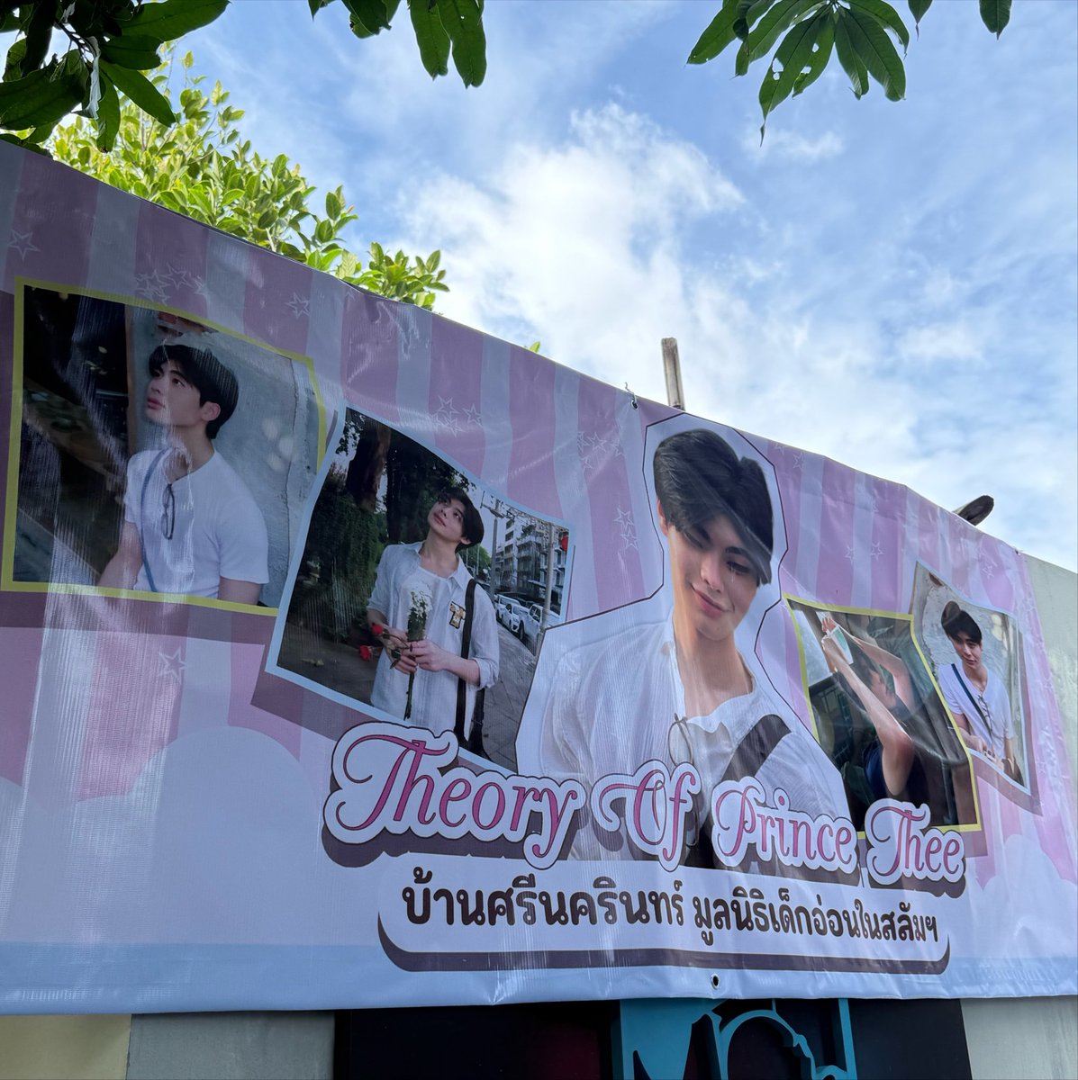 rapeelzel's tweet photo. แล้วคนที่รักแฟนคลับขนาดนี้เป็นของพวกเรานะ 
วันเกิดตัวเองแต่ก็ไม่ลืมที่จะมีของขวัญให้แฟนคลับด้วย รูปวาดจากน้องธีร์ น่ารักมาก ๆ แมวอ้วมมีค่ากว่าการ์ดใบไหน ๆ 😭 🫶🏾🩵 

#TheoryofPrinceThee 
#tthi_eks | #หมีปุ้งของหมูปิ้ง
#21stsayhiThee https://t.co/bUS3nCivDW
