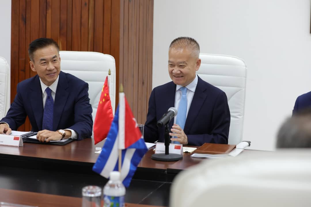 BYuniaky's tweet photo. Acompañamos a @DrRobertoMOjeda en el recibimiento a la delegación del PCCh, encabezada por Liu Haixing, jefe del Dpto. Internacional de su Comité Central. El encuentro ratificó el excelente estado y la voluntad de fortalecer los vínculos entre ambos partidos. 

#CubaNoEstáSola https://t.co/k9M3gBvKZH