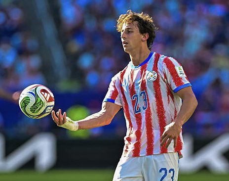 juvefcdotcom's tweet photo. ❗️Matías Galarza, 24-year-old Paraguayan midfielder, was offered to Juventus in the last few days. The club are considering the opportunity, with River Plate willing to let him leave for just €6 million.  🇵🇾⚪️⚫️

📰 @tuttosport | #Juventus https://t.co/Do0mSbWq6V