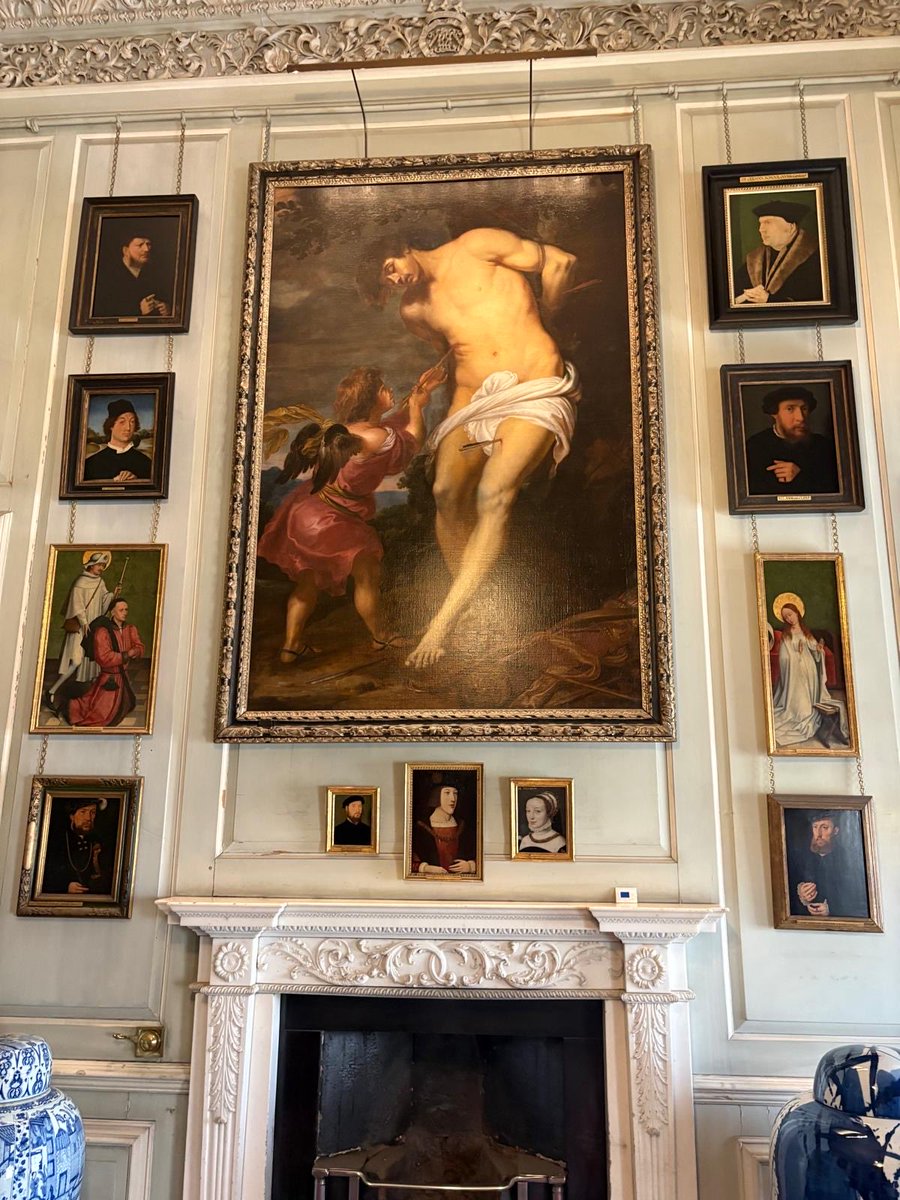 COLalexandre1's tweet photo. Le château de Petworth dans le west Sussex , une des plus  belles régions de chasse au chevreuil ! 
Et Napoléon et Waterloo évidemment . 
Et une collection de chefs d’œuvres incroyable . 
Allez y chasser et visiter la région . 

#Petworth
#WestSussex
#England
#Chasse 
#Napoléon https://t.co/IRG4ykaImQ