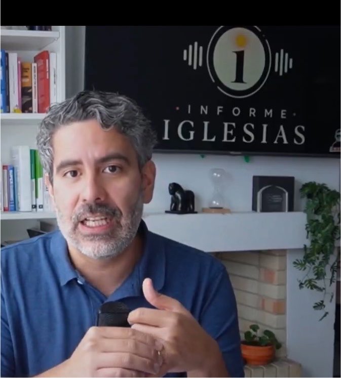 RepvblicaKitsch's tweet photo. El señor @IglesiasJulio87 será el encargado de información ecuménicojudeocristiana de la patria libertariomilagrosa. https://t.co/bX6bYXQip1