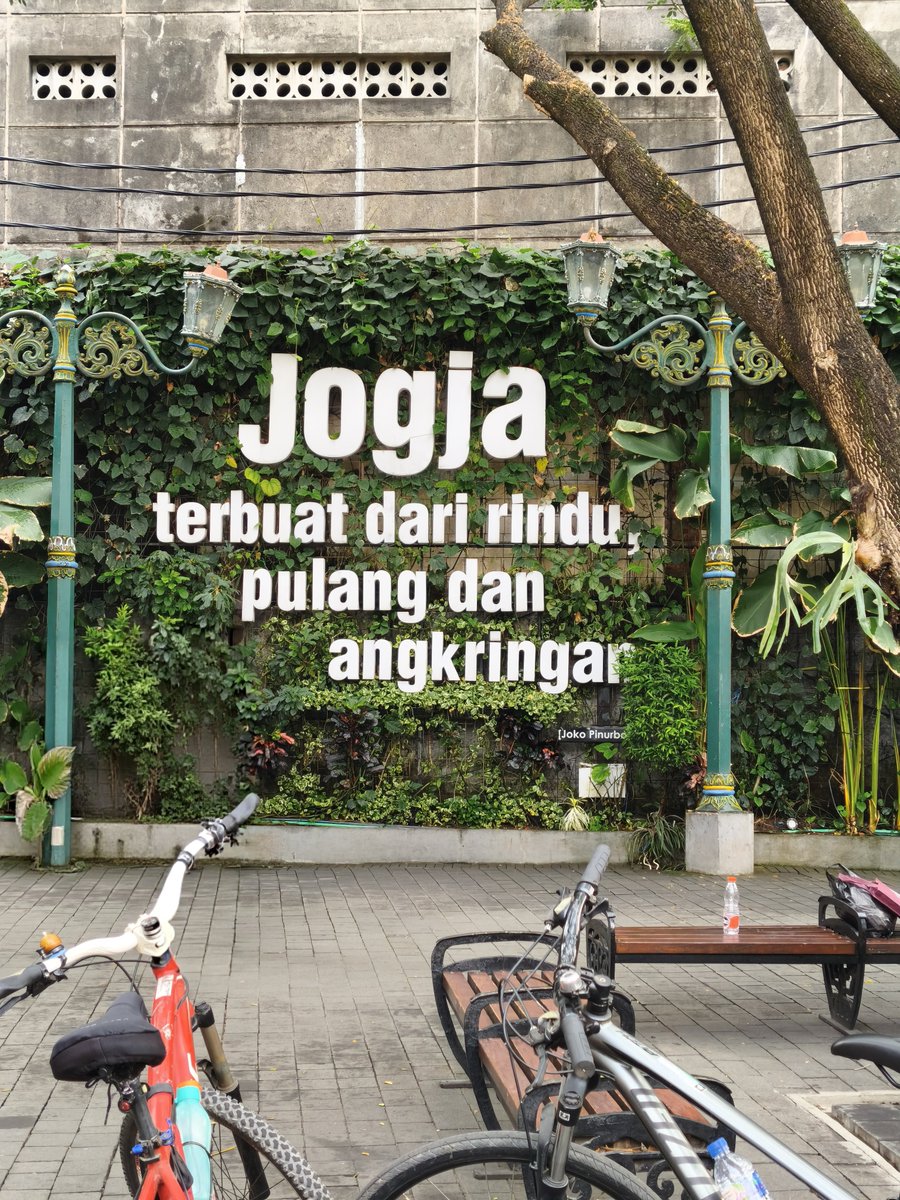 inryun1s's tweet photo. Berangkat: 1 tas + 1 koper 
Pulang: 3 tas + 1 koper 

Trimss yah Jog🫠👍🙂‍↕️🫶 https://t.co/cOdUxcCFwY