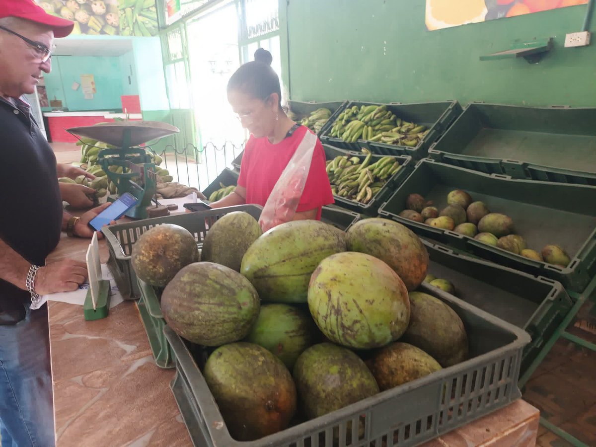 IsaelRo3971293's tweet photo. Los Mercados Agropecuarios Estatales de la ciudad de #SantaClara pertenecientes a la Empresa Acopio #VillaClaraConTodos ofertando productos agricolas. Sí Se Puede.
#CubaSoberana
#CubaVencerá https://t.co/pLcduSzL6W