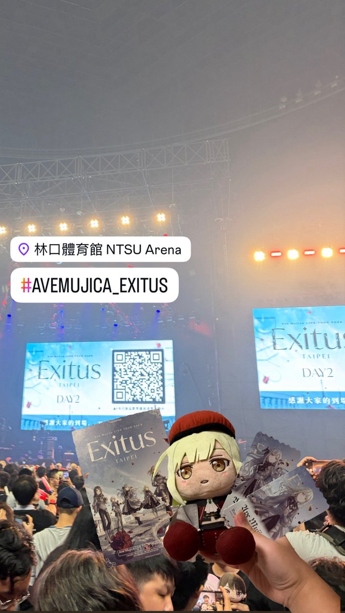 WanMeowz's tweet photo. 8/9 #AveMujicaExitus 
期待已久的母雞卡專場 想聽到的歌都聽到了 從頭到尾毫無冷場 天球大合唱很感動
鼓和KB的solo 帥到不行 貝斯的低頻震的全身發麻 主唱雖然可能是因為連唱兩天聲音有一點疲憊 但依然維持著高水準的演出
唯一難受的是渡瀨結月的手好像受傷了 看她拿pick的姿勢怪怪的 希望早日康復 https://t.co/RqF45Ce3Eg