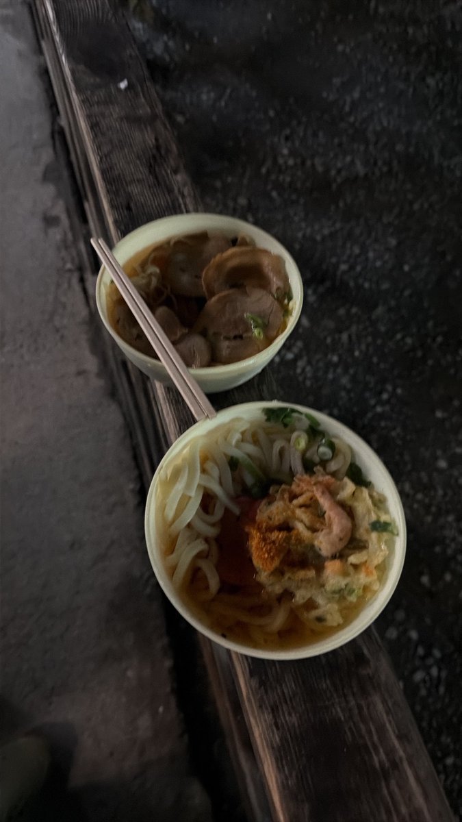 apple2525252525's tweet photo. 自販機うどん https://t.co/hZIVUkGPBO