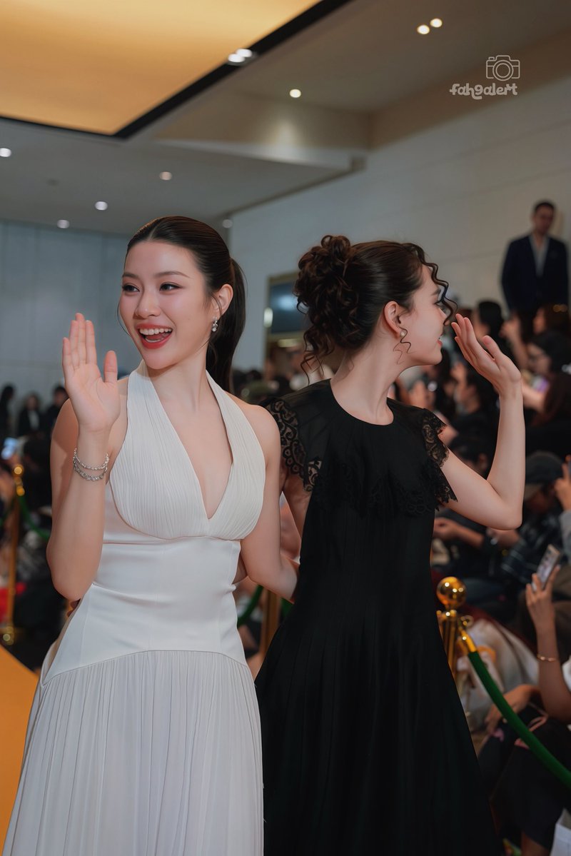 fah9alert's tweet photo. ย้อนๆ จินนี่เจน่าเดินพรมทอง ทักทายประชาอัลกี้

GINNY JAYNA 8TH NAKARAT AWARDS
#GINJAYxNakaratAwards2026 #GinJay  
#aangelinaass  #ginnynatnicha https://t.co/tEY1favJpa