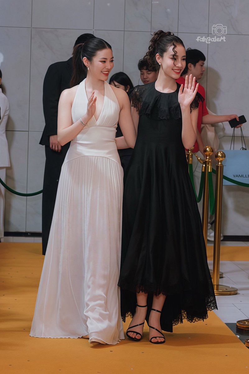fah9alert's tweet photo. ย้อนๆ จินนี่เจน่าเดินพรมทอง ทักทายประชาอัลกี้

GINNY JAYNA 8TH NAKARAT AWARDS
#GINJAYxNakaratAwards2026 #GinJay  
#aangelinaass  #ginnynatnicha https://t.co/tEY1favJpa