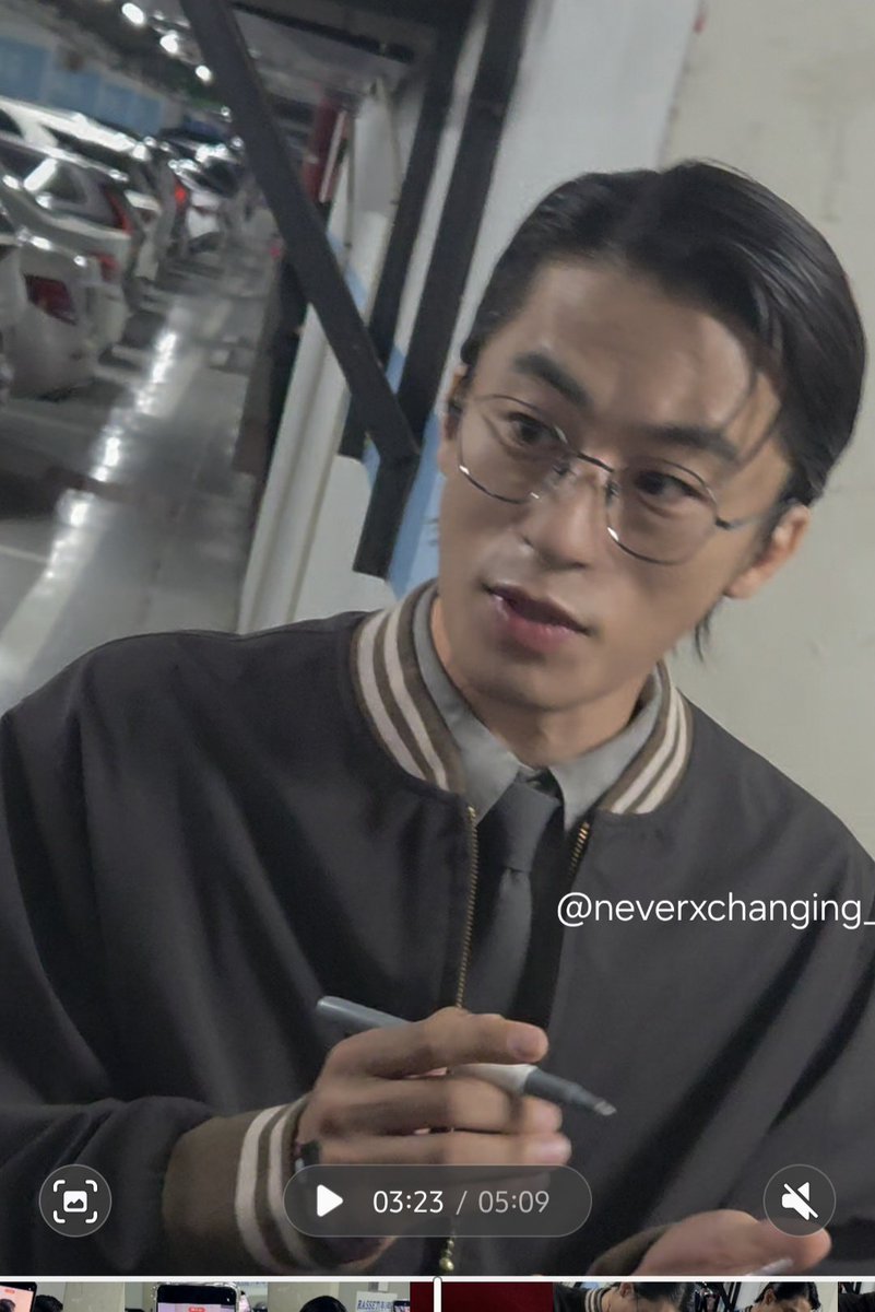 neverxchanging_'s tweet photo. 0610 gv 출근길 서영철 착장 다시보자...

저날 미남 영철이 등장해서 1차 당황하고 
손에 쿠로미... 밴드 붙여져있어서 다쳤나 싶었는데
gv때 밴드는 영철이 상처때문에 붙인거라고 캐과몰입 200% 교타쿠력 뽐내주셔서 최종 kijul함 (더해주세요//) https://t.co/QWSkBEuuHy