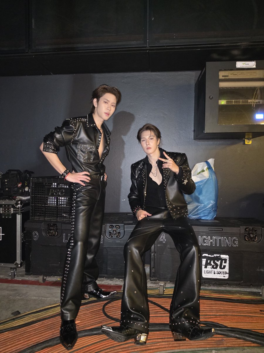Hirunkit_'s tweet photo. วันนี้ขอบคุณ พี่ จิรัน ด้วยนะครับที่เชิญ พี่หิรัญ กับ พี่วรุศ มาร่วมร้องเพลงให้หัวใจสาวๆแตกกันหมดอันตรายจริงๆเลยพวกเรา อดถ่ายรูปกับ พี่ จิรัน เลยเดี๋ยวค่อยไปหาไรทำกันเนาะ วันนี้นานิสนุกมากครับมีความสุขมากๆอีก1วันที่ได้มาร้องเพลงกับเพื่อนแล้วโชว์ด้วยกันแบบนี้แล้วก็แฟนๆของคุณ พี่จูเนียร์ มาร์ค น่ารักมากๆครับ วันนี้คุณจูเนียร์ มาร์ค เก่งมากๆแสนมาก นานิจะคอยเป็นอีก1กำลังใจคอย ซัพพอร์ต ทั้งคู่กันไปทุกก้าวเลยนะครับ วันนี้ พี่เตตะวัน แล้วก็ น้อง ฟิล์ม เก่งมากครับนานิโอ้โหเลย ขอบคุณมากนะครับ ไว้มาร้องเพลงด้วยกันอีกนะ 
🤍🤟🏻🫶🥹🤘🏻🤟❤️‍🔥
#JuniorMarkConcertD3