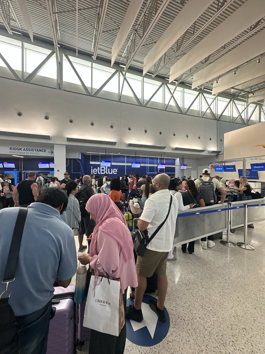 CareKingsley's tweet photo. Hey @JetBlue the JFK situation is horrendous. Missed my flight bc your  kiosk wasn't working and help line took 1 hour. Got rebooked to a flight leaving 10 hours later, no seat assigned, help line on other side is 3+ hours, only to find out there's no seats.. but my bag is on it! https://t.co/f5uH48UD9R