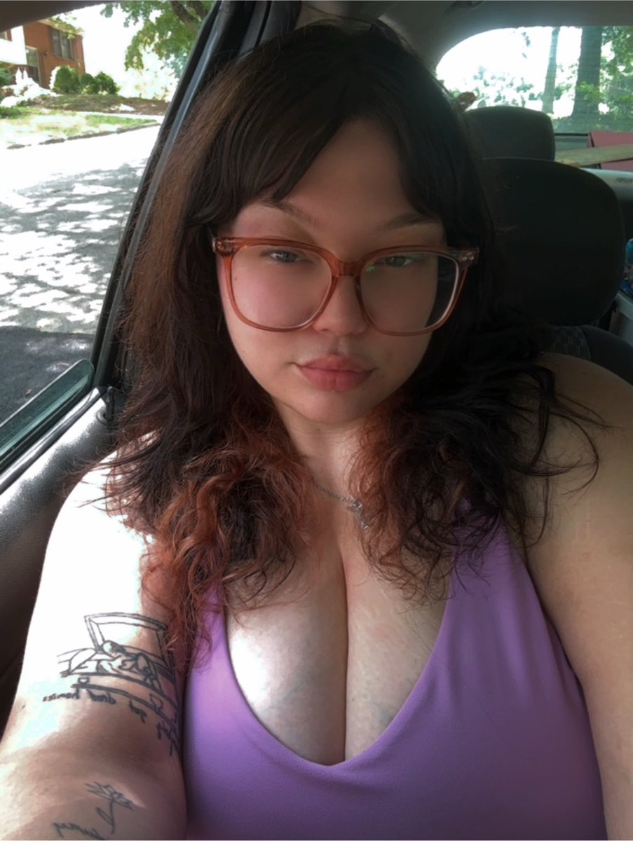 careraine's tweet photo. What’s your favorite season? 
Mines fall but I always love the heat in the summer too 🥰🥵 https://t.co/k4H9G9lL66
