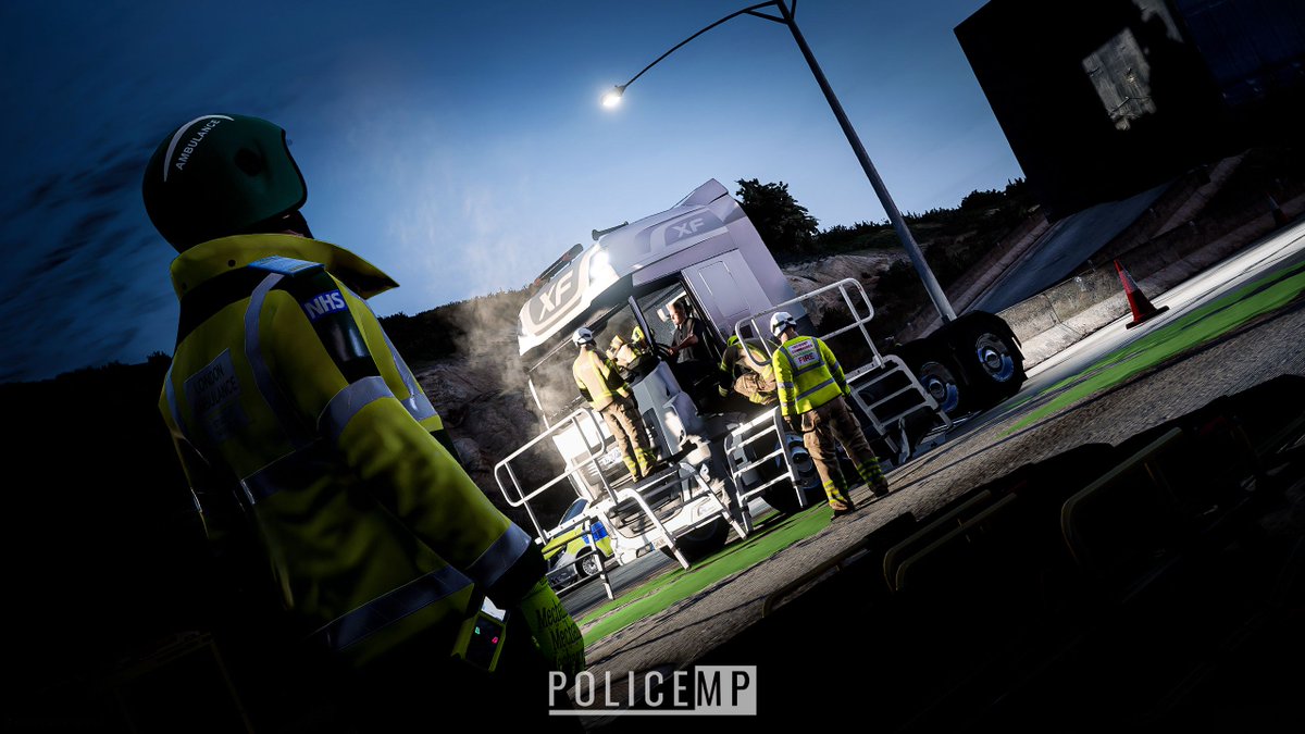 PoliceMP6's tweet photo. Fire &amp; Ambulance crews work together after a serious HGV incident. Every second counts. 

Join us today at https://t.co/Vp4t8pG3qy
#PoliceMP #FiveM #FivemRP #FiveMRolePlay #GTA5 #GTAOnline #GTA #GTAV #RolePlay #FiveMHighlights #FiveMGTA #GTARP #Online #GrandTheftAuto https://t.co/z3c6PVC4si