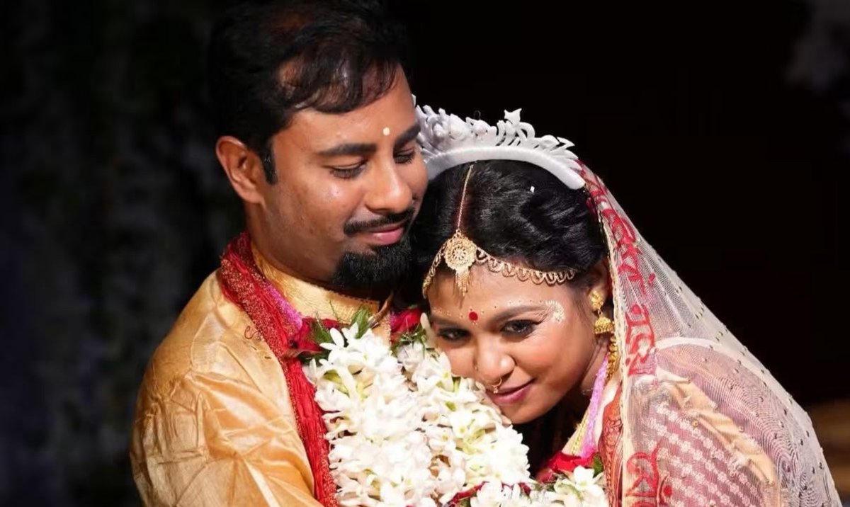 ReasonableManX's tweet photo. মাকু আর মাকুনীরা ঘরের চার দেওয়ালের মধ্যে বিপ্লব আনতে পারছে না, আবার বিশ্ব বিপ্লবের বুলি মাড়াছে 😄। https://t.co/s8Srym257I