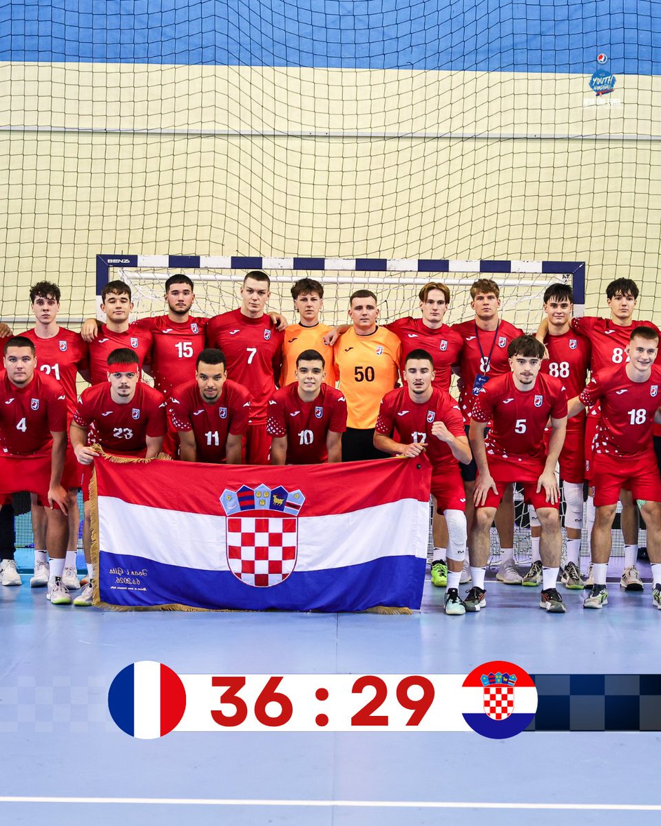 HRS_CHF's tweet photo. 🇭🇷 | 𝐌𝐥𝐚đ𝐢 𝐣𝐮𝐧𝐢𝐨𝐫𝐢 |
Naši mlađi juniori porazom od Francuske 29:36 zaključili su EHF EURO i na kraju osvojili 8. mjesto.

Iza naših dečki je jedno veliko europsko iskustvo. Hvala na borbi i predstavljanju Hrvatske! ❤️🇭🇷

#crohandball https://t.co/PXefCTyWC1