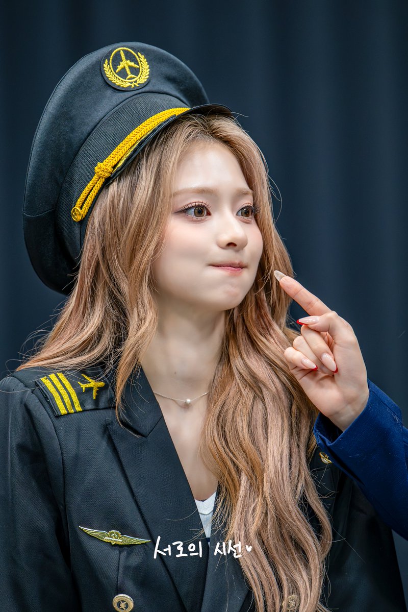 Eyes_line_9's tweet photo. 20260808 
위드뮤 팬사인회

#프로미스나인 #fromis_9
#이나경 #LeeNagyung #Nagyung https://t.co/CJ9ryrn6C6