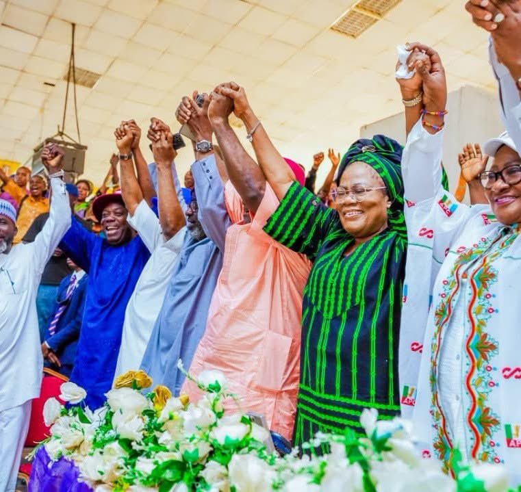 abdullahayofel's tweet photo. •In 2007, Aregbesola ran for governor of Osun State with the backing of former Governor Akande, and won.

• In 2014, Aregbesola again contested the Osun gubernatorial election, this time supported by former Governors Adeleke, Akande, and Oyinlola, and won.

• In 2018, Oyetola entered the race with the support of former Governors Akande and Aregbesola, and won.

• In 2022, Adeleke secured victory with the backing of two of the three living former governors, Oyinlola and Aregbesola, leaving only Baba Akande to support Oyetola.

• In 2026, Ambo is in the Osun gubernatorial race with the support of three of the four living former governors:👇🔥

Akande, Oyinlola, and Oyetola. Meanwhile, former Governor Aregbesola is expected and predicted to back Najeem Salaam till the end, and Adeleke is left without a support base. In the end, Oyebamiji will emerge victorious.

Ade ti lule gbim 😂