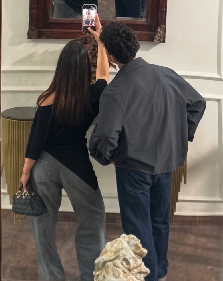 cheriladyx's tweet photo. bu çifte her şeyi diyebilirsiniz yakışmıyor, hırsız, deccal ama yakışmıyor diyemezsiniz arkadan bile 10/10 bir uyumları var https://t.co/2uQabvlNtw