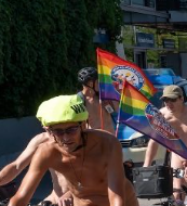 _DaLeaf_'s tweet photo. @queru_lant getarnt mit dem heilligen Regenbogen... https://t.co/EkG17XGg6U
