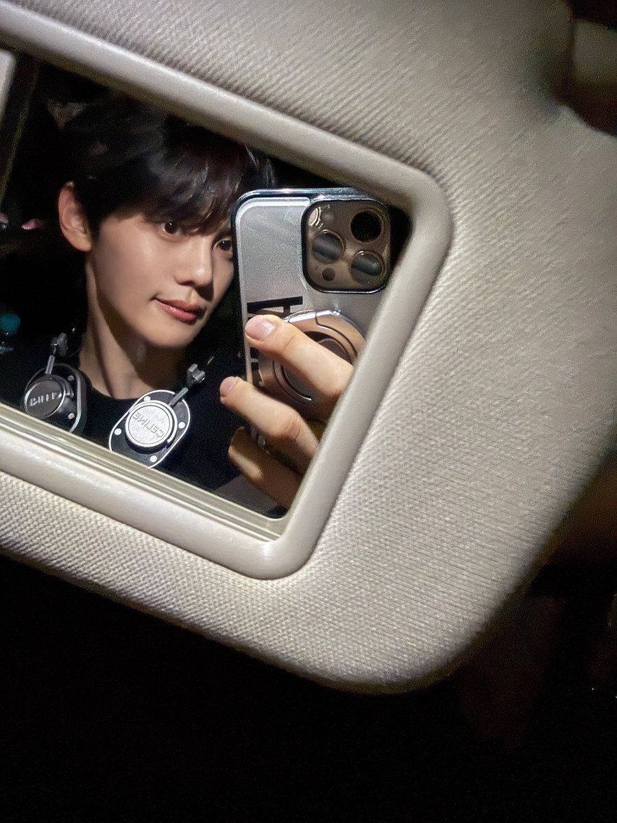 kgvtexts's tweet photo. 260810 🐶💬 01:56 KST

ㄴ i finished working out then crashed 
ㄴ i’m so so sleepyㅎㅎㅎ
ㄴ today must’ve been tiringㅎㅎ
ㄴ go to sleep soon too my y/n
ㄴ see you tomorrowwww
ㄴ i love you🩵🩵🩵🩵
ㄴ right, before sleeping
ㄴ 📸x2
ㄴ hwaiting for monday!
ㄴ sweet dreams!!! https://t.co/a78YdasI0V